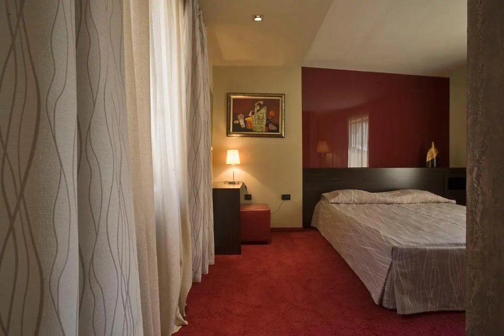 Famous House Hotel Plovdiv 3*,